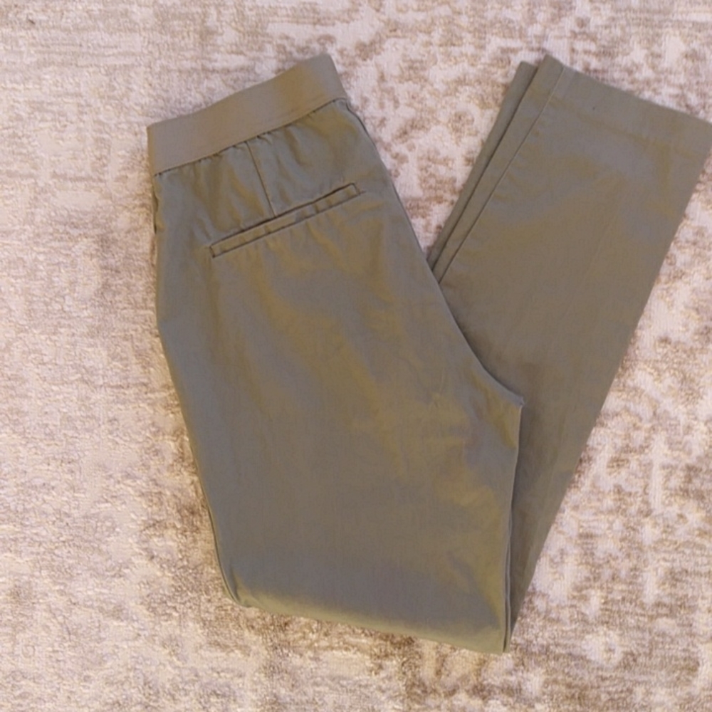 H & M Pull On Style Stretch Sage Green Ankle Pants 8